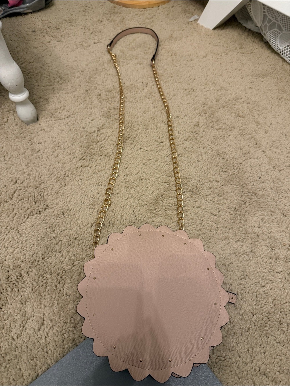 Women's Nude Scalloped Circle Crossbody Bag - Gold Chain - Picture 3 of 7